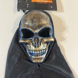 NEW Halloween Mask Light Up Skull Looking Spooky Adult One Size Costume